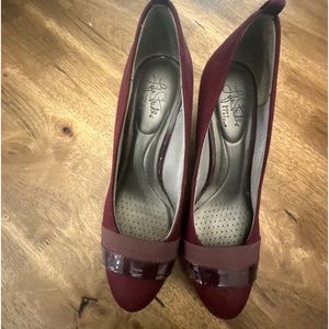 NWOT Women's Dark Red LifeStride Parigi Wedge Size 8.5